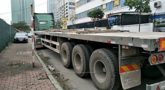 Hà Nội: Cần làm rõ việc “cẩu” xe, buộc tài xế nộp 18 triệu đồng ở phường Yên Hòa?
