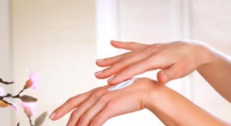 Cách dưỡng da tay mềm mịn, ngừa lão hóa hiệu quả