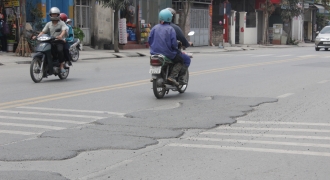 Quảng Ninh: Con đường trăm tỷ mới đi vào hoạt động đã xuống cấp?
