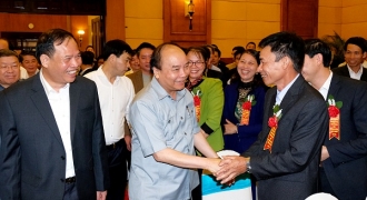 Thủ tướng Nguyễn Xuân Phúc đối thoại với nông dân để tháo gỡ các vướng mắc