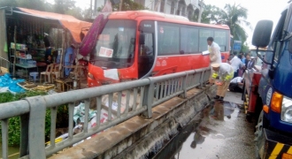 Nghệ An: Tai nạn liên hoàn trên quốc lộ 1A, một cụ bà văng xuống sông