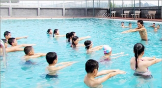 Những kinh nghiệm học bơi mùa hè an toàn, hiệu quả