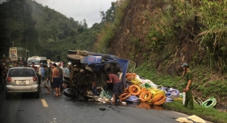 Xe tải mất phanh gây tai nạn liên hoàn ở Dốc Cun, 4 người thương vong
