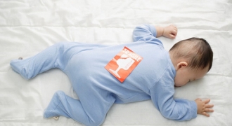Cảnh báo rủi ro sức khỏe của trẻ sơ sinh có thói quen nằm sấp