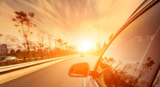 Bí quyết hạ nhiệt nhanh cho ô tô khi đỗ dưới trời nắng nóng