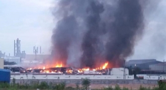 Cháy lớn suốt đêm, 3 nhà xưởng của Công ty Yakjin bị thiêu rụi