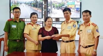 Hà Tĩnh: Tổ công tác CSGT Nghi Xuân tìm và trả lại tiền cho người đánh mất