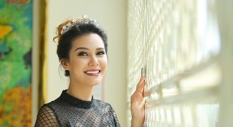 Hoa hậu Trái đất rạng rỡ, đọ sắc với dàn người đẹp khi lần đầu đến Việt Nam