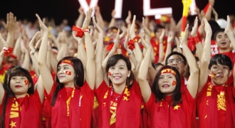 'Chảo lửa' cờ đỏ sao vàng cổ vũ thầy Park và Olympic Việt Nam