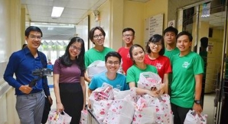 Đoàn Đại biểu SSEAYP Việt Nam 45 mang niềm vui đến cho bệnh nhân và trẻ em
