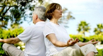 4 tác dụng không ngờ của yoga tới sức khỏe người cao tuổi