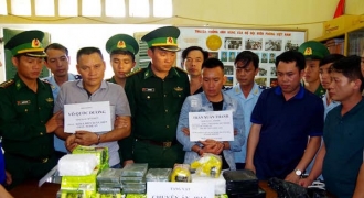 Vận chuyển 32 kg ma tuý đá và 10 bánh heroin từ Lào về Việt Nam tiêu thụ