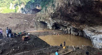 Sập hầm khai thác vàng trái phép khiến hai người mất tích