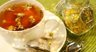 Cách pha trà hoa cúc, trà lá sen tốt cho người mắc bệnh huyết áp