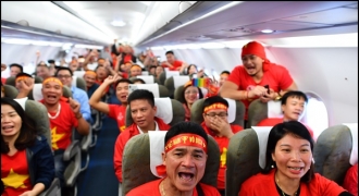 Hình ảnh cảm động của CĐV Việt Nam trên hành trình sang đất bạn cổ vũ cho đội tuyển Việt Nam