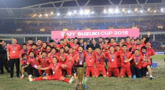 Hàng chục tỷ đồng được trao tặng cho thầy trò ông Park với ngôi vô địch AFF Cup 2018