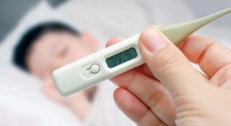 Bác sỹ hướng dẫn cách xử trí khi trẻ bị sốt, tránh những biến chứng nguy hiểm