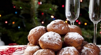 Cách làm bánh Olie Bollen Hà Lan thưởng thức dịp năm mới