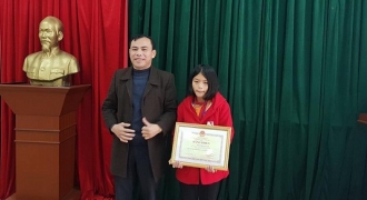 Bộ GD và ĐT khen thưởng tấm lòng thơm thảo của em học sinh lớp 8