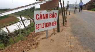 Đường độc đạo vào xã ở Nghệ An sạt lở nghiêm trọng, hơn 10 nghìn dân nguy cơ bị cô lập