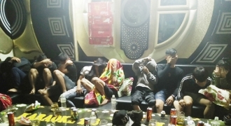 Đột kích quán karaoke hàng chục nam nữ biểu hiện “phê” ma túy