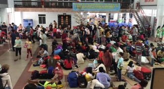 Sự cố tàu trật bánh: Khách vẫn vật vờ chờ đợi ở ga Sài Gòn