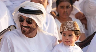 Hoàng tử UAE mua sạch vé, không cho dân Qatar vào xem bán kết Asian Cup quyền lực đến mức nào?