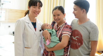 Thêm một em bé bị bệnh tim phức tạp được ‘tái sinh’ bằng kỹ thuật mổ tim không đau
