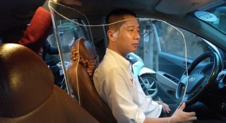 Tranh cãi về lắp tấm vách ngăn trên taxi sau vụ lái xe bị cắt cổ ở Mỹ Đình