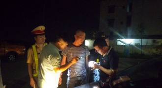 CSGT Quảng Ninh bắt nhóm đối tượng mang ma túy trong người