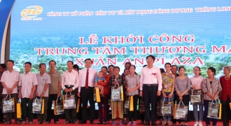 Trao tặng 30 triệu đồng cho các gia đình khó khăn tại huyện Nghi Xuân – Hà Tĩnh