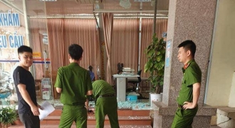Quảng Ninh: Thanh niên biểu hiện ngáo đá đập vỡ cửa kính Trung tâm y tế Móng Cái