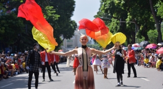 Kỷ niệm sinh nhật Bác, Hà Nội tổ chức Carnival đường phố quanh phố đi bộ Hồ Gươm
