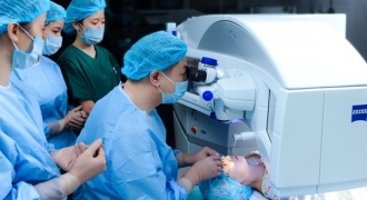 Phẫu thuật laser điều trị cho bệnh nhân cận thị, loạn thị cao có an toàn?