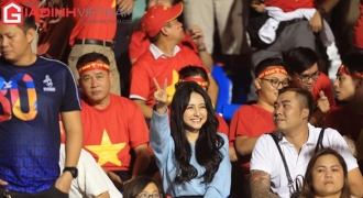Những nữ cổ động viên xinh đẹp tiếp lửa cho U22 Việt Nam