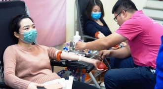 Gần 100 cán bộ, nhân viên Thẩm mỹ Viện Siam Thái Lan hiến máu tình nguyện