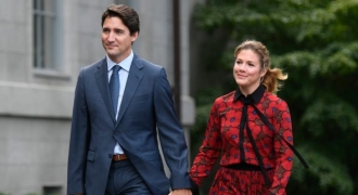 Vợ Thủ tướng Canada mắc COVID-19