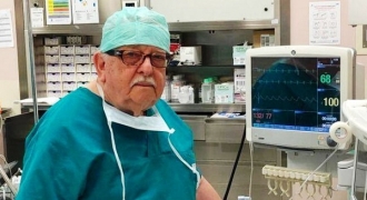 Bác sĩ 85 tuổi sẵn sàng trở lại bệnh viện hỗ trợ chống dịch Covid-19