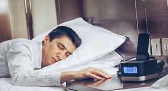 Ngủ hơn 10 tiếng mỗi ngày: Có thể gặp vấn đề về tim hay tuyến giáp
