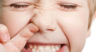 Tác hại khôn lường từ thói quen ngoáy mũi