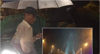 Câu chuyện tài xế taxi bất chấp mưa gió giúp đỡ người lạ giữa đêm khiến nhiều người suy ngẫm