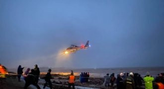 Dùng trực thăng, đặc công nước giải cứu 8 thành viên tàu Vietship 01 gặp nạn