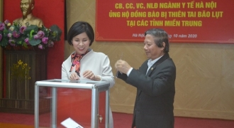 Ngành y tế Hà Nội chung tay ủng hộ đồng bào miền Trung chống lũ
