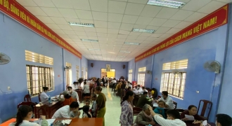 Khám bệnh, phát thuốc miễn phí cho 5 xã bị bão lũ ở Thừa Thiên Huế