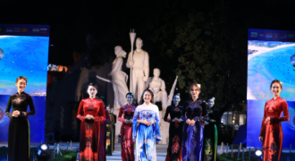NTK người Tày Thảo Giang ghi điểm trong ngày hội văn hoá ASEAN