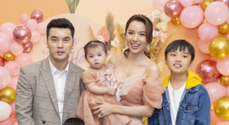 Gia đình ca sĩ Ưng Hoàng Phúc – người mẫu Kim Cương: Cả gia đình ở nhà để con có Tết ý nghĩa nhất