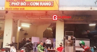 Bất chấp lệnh cấm, nhiều quán ăn vỉa hè tại Hà Nội vẫn mở cửa bán hàng