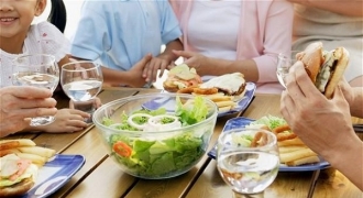 Tại sao người Nhật không uống nước trong bữa ăn?