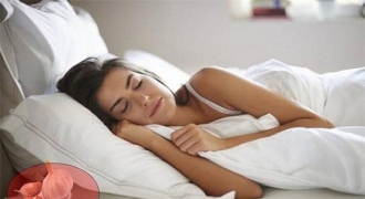 Điều gì xảy ra khi đặt tỏi dưới gối trong lúc ngủ?