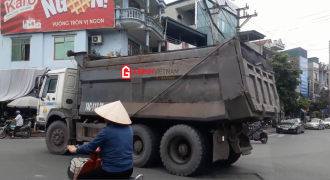 Quảng Ninh: ‘Binh đoàn Howo’ náo loạn đường phố Cẩm Phả và Vân Đồn
